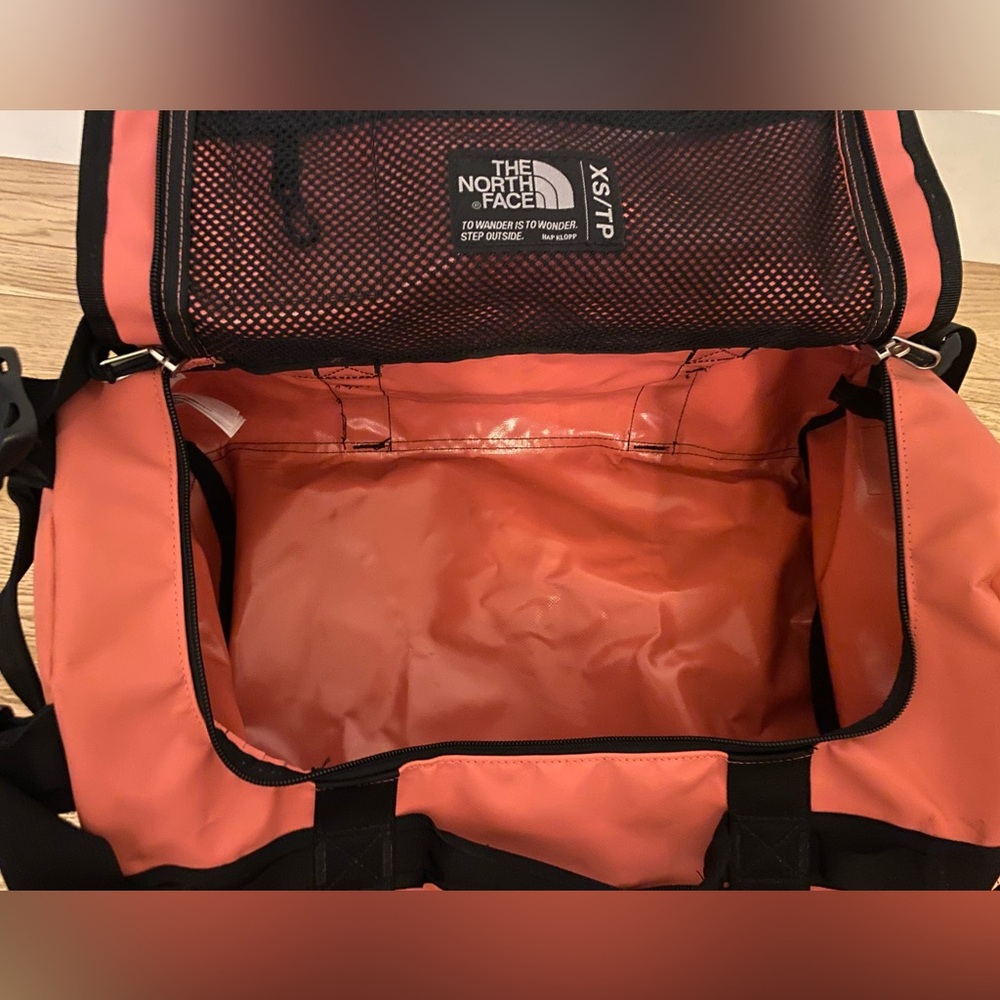 The North Face voyager backpack duffle bag XS - Picture 6 of 6